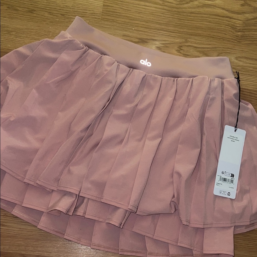 VIRAL🚨NWT ALO DOUBLE OR NOTHING TENNIS SKIRT IN VIRAL VINTAGE PINK🚨